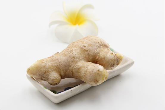 肚脐放姜是可以天天放的，只要身体没有感觉到不适，那么经常肚脐放姜对身体是有好处的