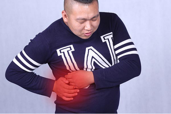 慢性胆囊炎，除非在吃了一些油腻的食物或者是受到了刺激之后会有胆囊炎发作的情况，平时的时候可能并无异样，这样有些人就会觉得慢性胆囊炎是可以通过日常的调理自愈的