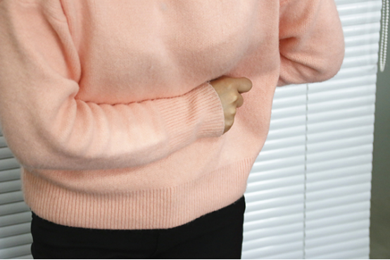 首先女性出现这样的情况有可能是经期痛经导致的