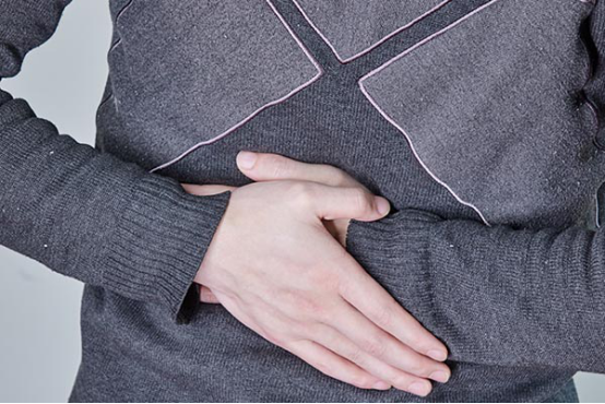 胃溃疡虽然是常见的一种胃肠道疾病，但是对人体有着很大的伤害，不及时治疗的话，可能会引发穿孔，甚至会对生命造成威胁，所以是比较严重的