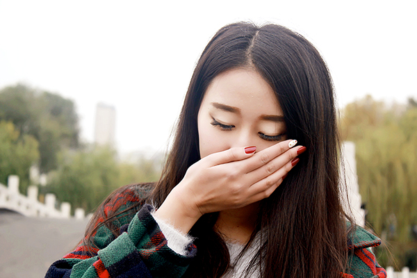 女性可以通过测量体温的方式来进行判断。