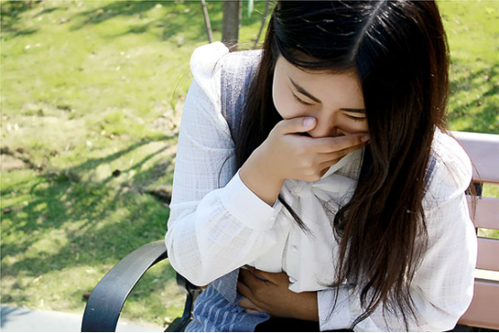 如果不是因为怀孕，大家就应该警惕是不是出现了肠胃部位的问题导致的恶心呕吐，比如说急性肠胃炎或者是肠梗阻