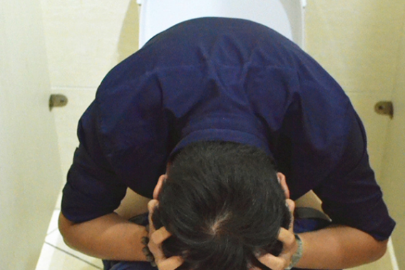 在减肥期间便秘的人群，可以多食用一些有利于身体排便的瓜果蔬菜