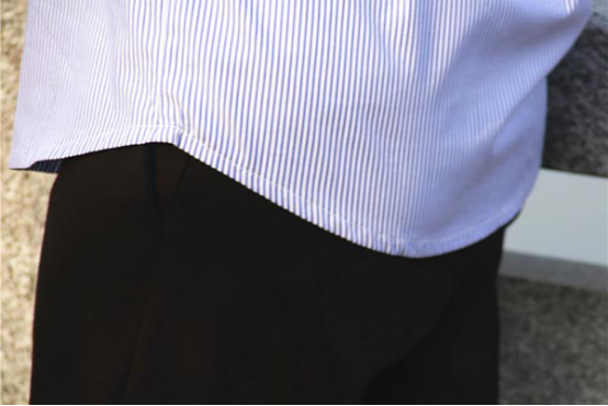 消化系统比较弱的人也会出现晚放屁多的现象，消化不良就容易使体内的气体增多