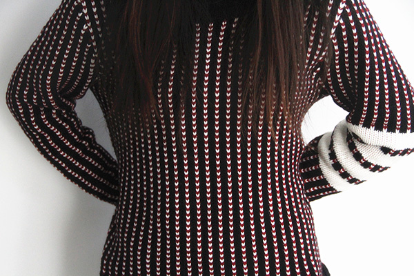 后背脊柱中间疼痛可能是肌肉劳损造成的。