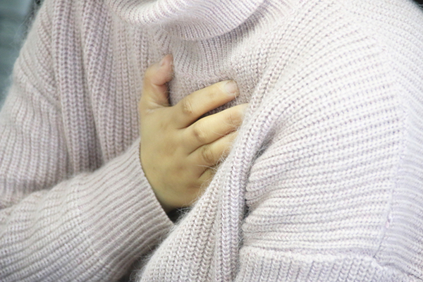 呕吐之后不要立即进食，可以等肠胃稍微缓解一下再吃别的食物。