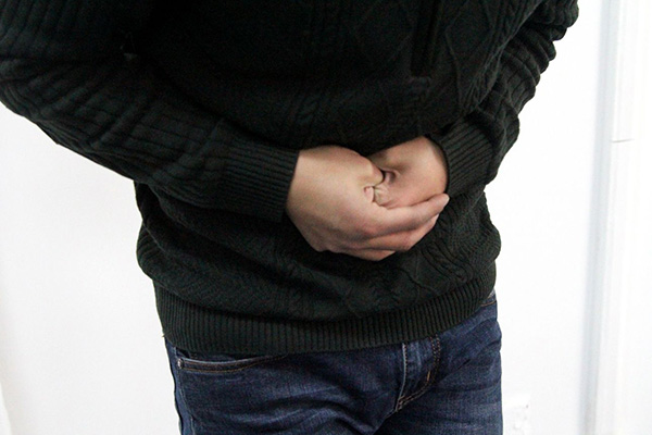 对于轻微的胃食管反流,就发生一两次的话,可以进行常规治疗,不需要吃药,生活中多注意就可以了。 对于轻微的胃食管反流,就发生一两次的话,可以进行常规治疗,不需要吃药,生活中多注意就可以了。