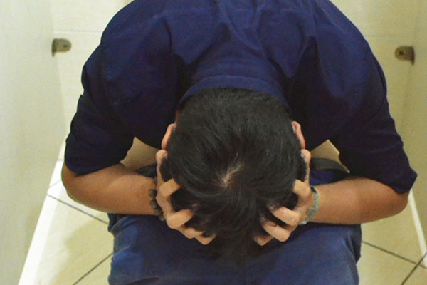 便秘严重的中老年人群可以直接口服香油，能达到快速排便的效果。