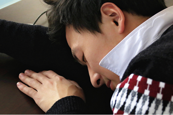 睡觉姿势的影响还是很大的，很多人睡得不好，容易做梦，都是因为姿势不合理。