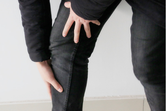 睡觉抽搐，应该是所有人都有过的体验，尤其是青少年，这种情况出现得会很频繁。青少年睡觉老抽搐，大多是因为缺钙了，抽搐的位置主要在小腿。