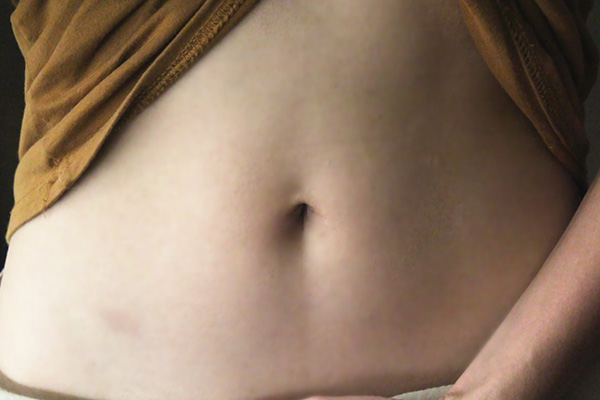 腹直肌如果在产后还一直处于分离的状态的话，对人们的肠道健康以及腹部的健康会有很大的伤害。