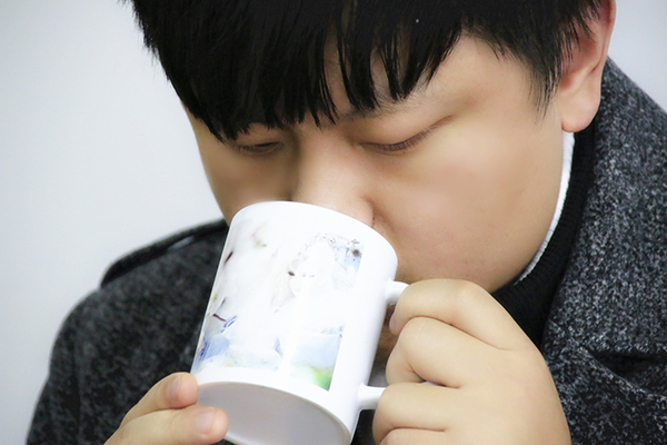 口渴可能是人的口腔出现可异常，一些患有腮腺炎的病人因为口中的唾液减少，所以会出现口渴的症状。