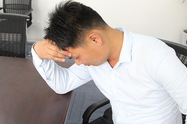 脑袋里面一阵阵的抽痛可能是睡眠不足导致的。