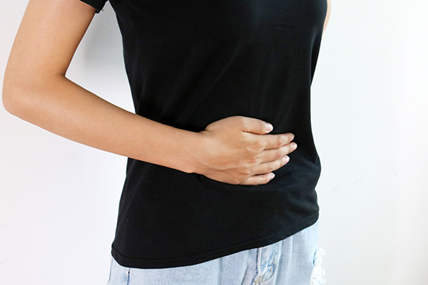 小腹右下侧疼痛很可能是炎症造成的。