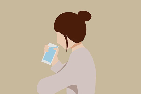 一觉睡醒之后口干舌燥的，有可能是因为周围的环境太过于干燥。