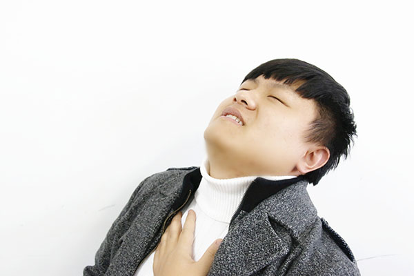 眼睑下垂是早期肌无力患者最常见的一种现象。 眼睑下垂是早期肌无力患者最常见的一种现象。