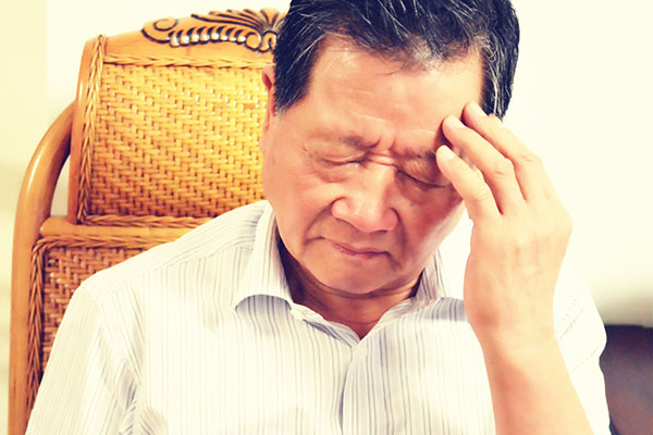 当人睡眠时间太长的情况下也会出现睡醒头疼的现象。 当人睡眠时间太长的情况下也会出现睡醒头疼的现象。