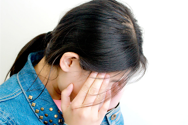 早上起床头晕天旋地转这种现象可能与血压较低有关。 早上起床头晕天旋地转这种现象可能与血压较低有关。