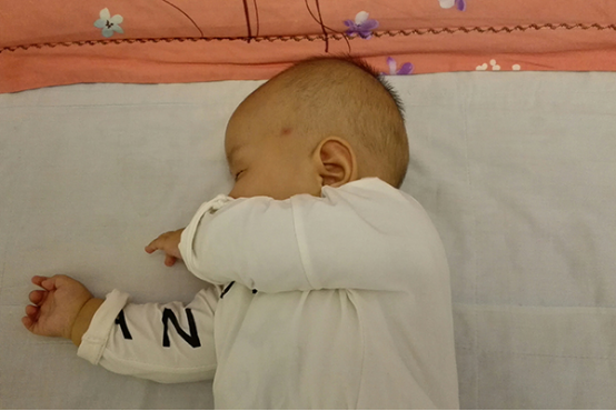 小孩睡觉老是翻来覆去