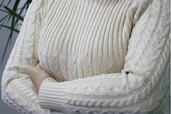 泌乳素是人体激素分泌的一种，临床上，泌乳素高也叫做高泌乳素血症，是会让人身体不适的一种病症。