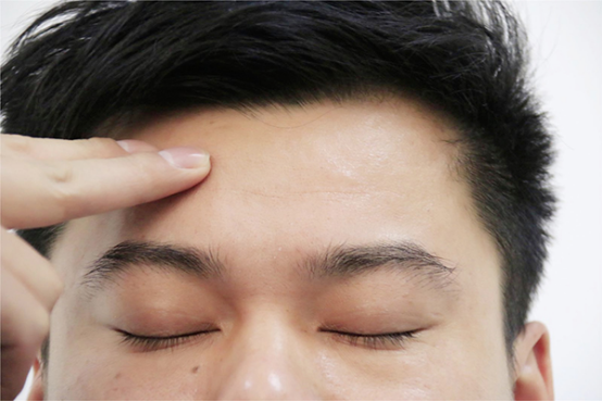 头疼是常发生的，位置也是各种各样的。有时候是脑门胀得疼，有时候是后脑勺发胀发紧，有时候是头两边一跳一跳得疼。