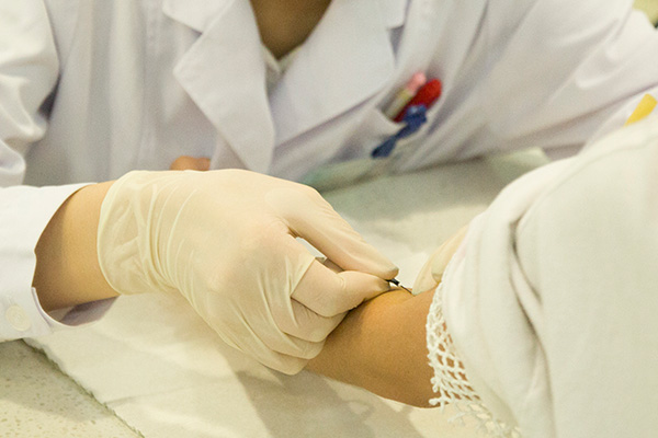 白细胞的作用就在于抵御这些有害物质，帮助身体受损的部位快速恢复。