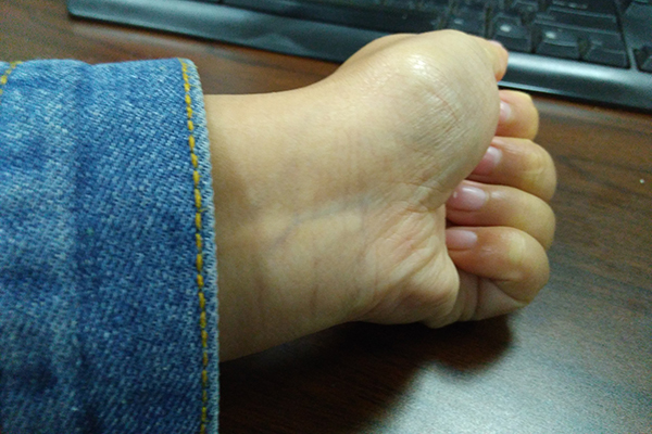 正常情况下，成人的脉率平均是每分钟七十二次，范围大概在七十到八十次之间。