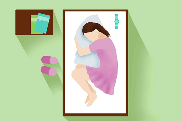 绝经以后，女性可能会经常出现，睡觉时乳房中间出汗的情况。