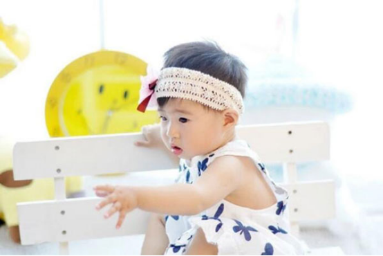 小孩注意力不集中是家长比较关心和在意的问题，因为这可能会影响到小孩的学习，会对小孩以后的人生造成不好的影响。