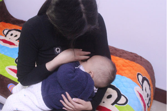 宝宝刚出生，肠胃的消化吸收功能还没有发育完全，稍有不慎就会引起肠绞痛。