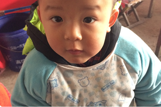 孩子智力低会不会说话晚这需要结合孩子的实际情况来判断，有的孩子智力低会说话晚，有的孩子智力低不会说话晚。