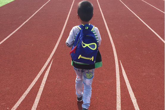 十岁左右的男孩子，身高一般都在一米三到一米四左右，有的发育比较好的，可能能够长到一米四五。