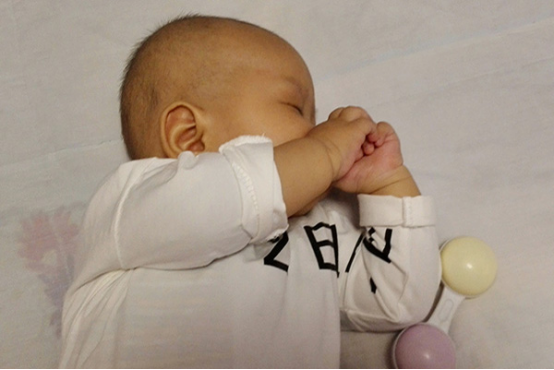 小孩子在成长发育的过程中，会在一段时间之后进入到口欲期。