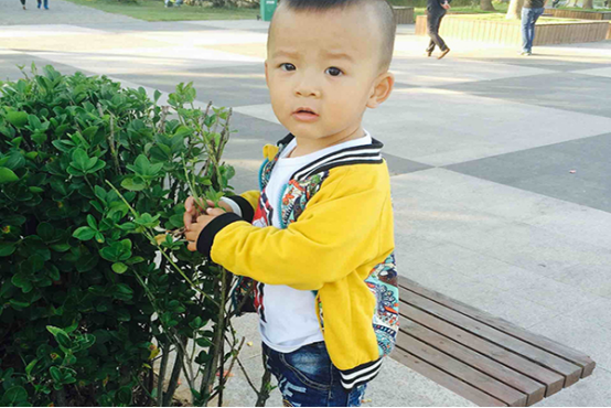 小孩子在小的时候，比较喜欢玩，注意力往往不能集中，有的时候即使到了上学的时候，如果有注意力不集中的问题，上课就很容易开小差，对学习成绩会有很大的影响。