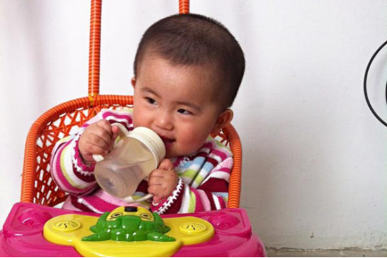 每个宝宝都会出现猛涨期，由于新手家长不大了解猛涨期，就容易忽视掉，甚至还会纳闷自己宝宝为什么会出现那么多的异常症状。