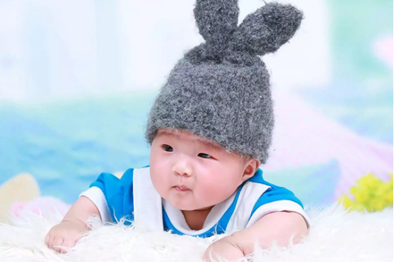 宝宝喉咙里有痰液，但是又咳不出来，听着一阵一阵的呼噜声，就会让家长感觉非常的难受。