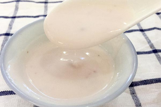 酸奶是大家都十分喜欢吃的食物，酸奶可以满足身体对一些营养的需求，可以帮助身体更加健康。