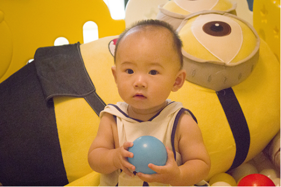 宝宝的清洁卫生也要做到位，宝宝鼻子里出现鼻屎的时候，就会对鼻腔中的神经产生一定的刺激，从而出现打喷嚏的情况。