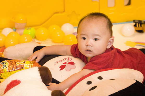 婴儿得了鹅口疮，可能是因为宝宝感染了一些真菌引起的