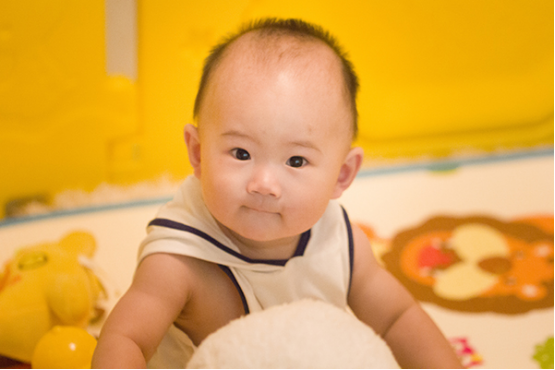 婴儿拉便便，是日常妈妈们最需要观察的事情，而婴儿的大便但凡有什么异常，都是会令妈妈们感到担心的。