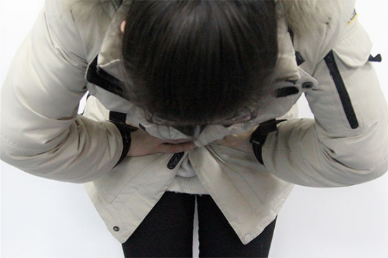 肾结石的患者要大量地喝水，能够使体内的结石分解，通过尿液排出结石，或者适当地服用排石的药物，对病情有一定的缓解作用。