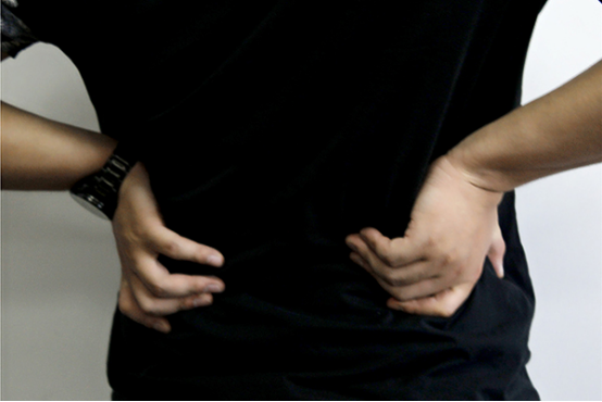 部分人先天发育不良，后天饮食不卫生，身体受到细菌、病毒的感染，情绪不稳定，容易烦躁，都可能会导致肾囊肿的现象，病情严重时会影响到患者正常的生活。