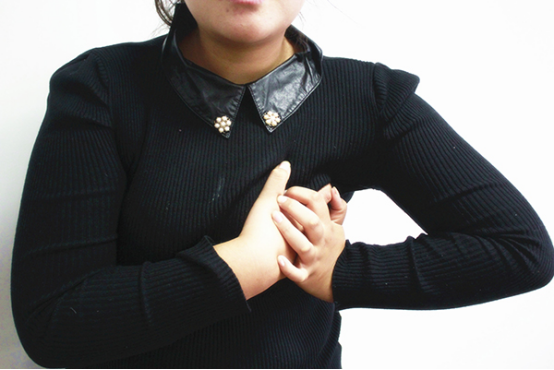 生活中，有些人的心口会有一阵一阵的疼，病情比较严重时还会影响睡眠质量，但是部分人忙于工作的学习，心口疼痛时并不会引起重视，所以导致病情越来越严重。