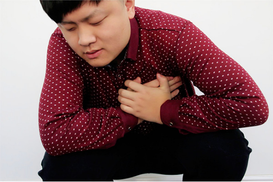 心率90左右意味着这个人心率慢，即心动过慢。