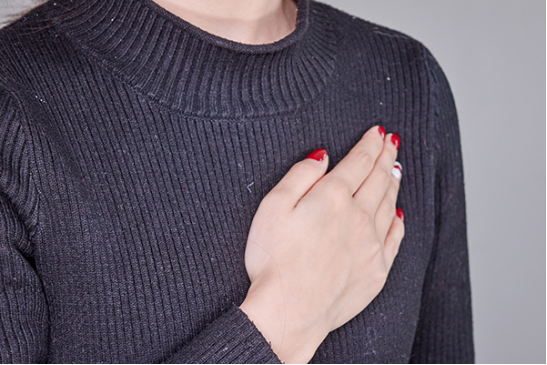 一些人情绪非常紧张的状态下,心脏跳动的会比较快,还很容易出现心慌的感觉,这种状态是比较正常的。 一些人情绪非常紧张的状态下,心脏跳动的会比较快,还很容易出现心慌的感觉,这种状态是比较正常的。