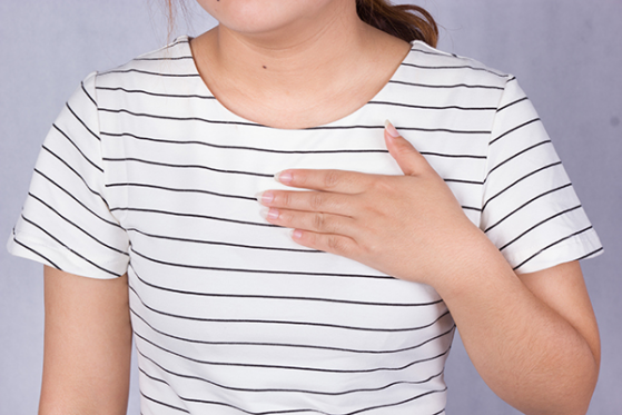 人的心脏时刻都在跳动，正常人心脏每分钟跳动七十次左右，老年人因为身体代谢活动较慢，所以每分钟心跳的次数少于成年人。