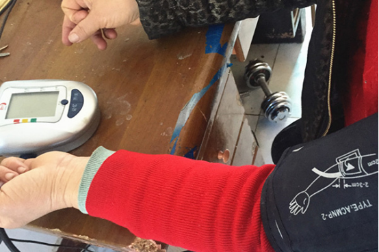 一般来讲,正常未成年的血压是110/70,成年之后,正常人的血压是120/80,年纪较大的人血压会稍高。 一般来讲,正常未成年的血压是110/70,成年之后,正常人的血压是120/80,年纪较大的人血压会稍高。