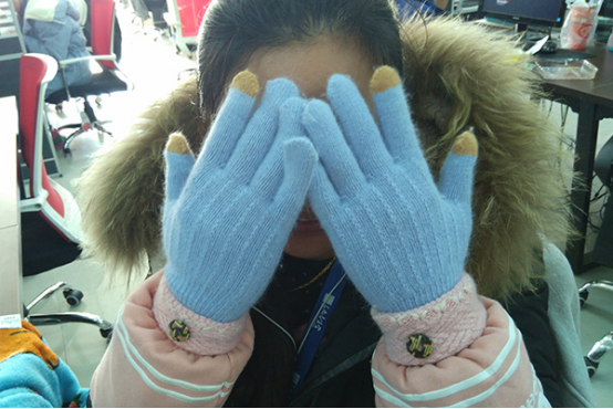 脂肪也有保暖的作用，能减少散热，尤其在寒冷天气，体内脂肪多，体温受环境的影响偏小，不但不会怕冷，手脚也不会冰凉和僵硬。