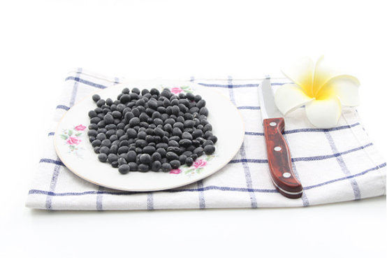 比较常见的是将黑豆制作成黑豆浆