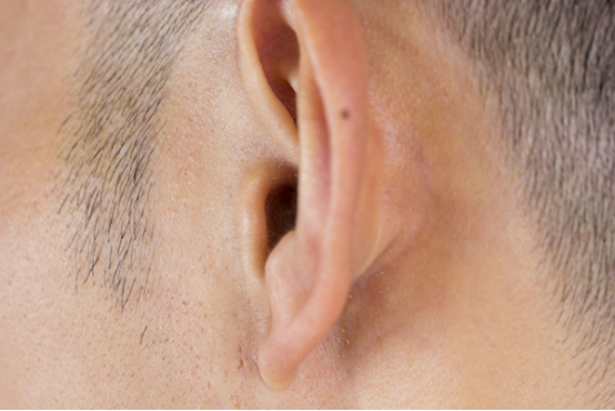 患有外耳道炎的人群,会出现耳朵根疼的现象,由于耳朵内部出现瘙痒之类
